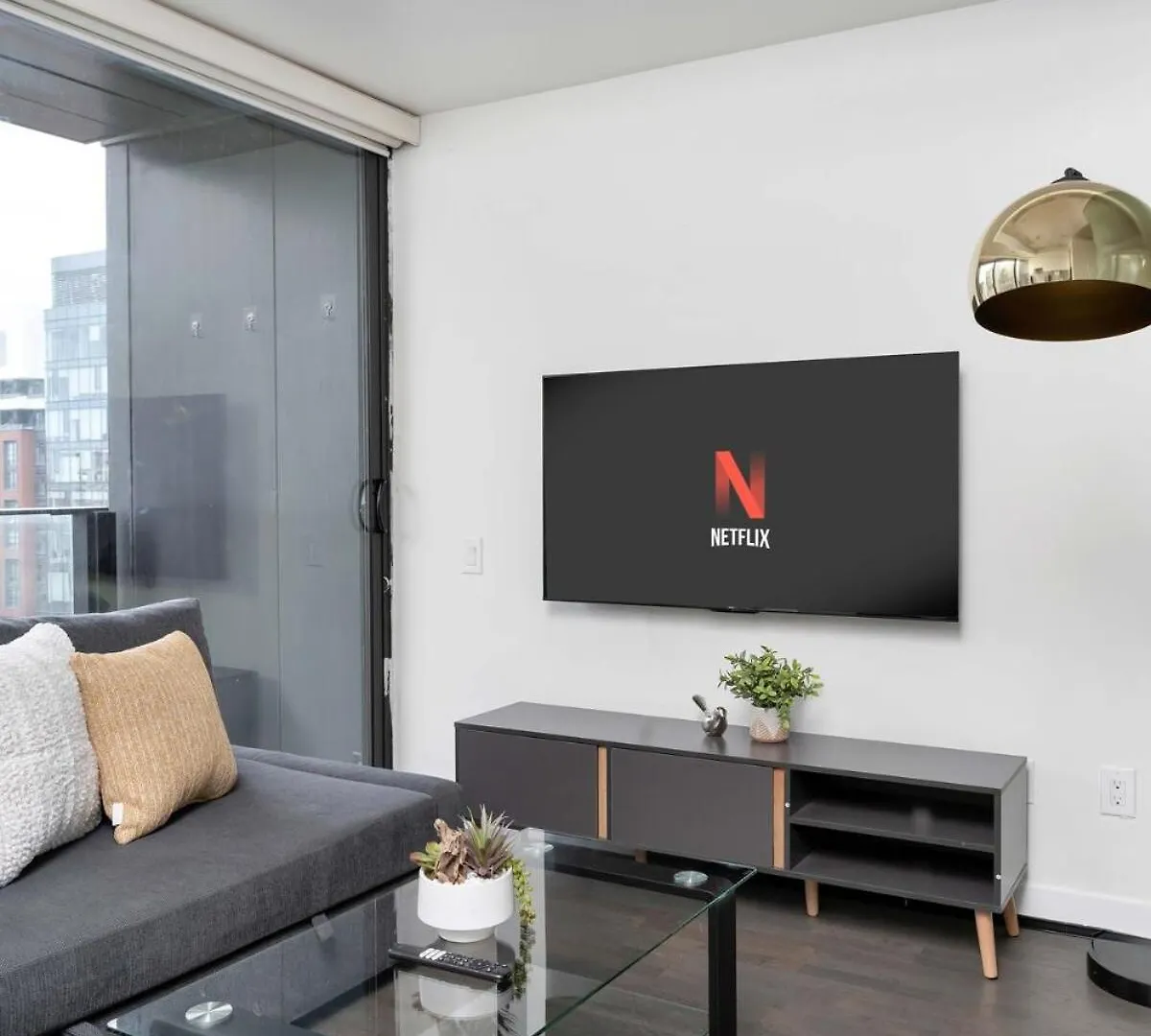 King St W Getaway Perfect For Food Lovers Toronto Apartment